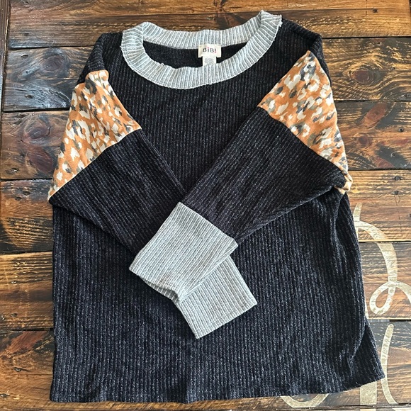 Bibi charcoal and mixed print sweater. Size L - Picture 1 of 3